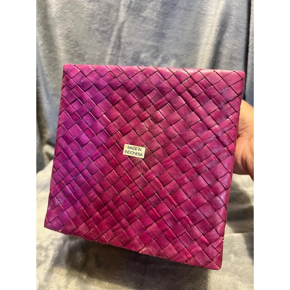 N/A vibrant magenta